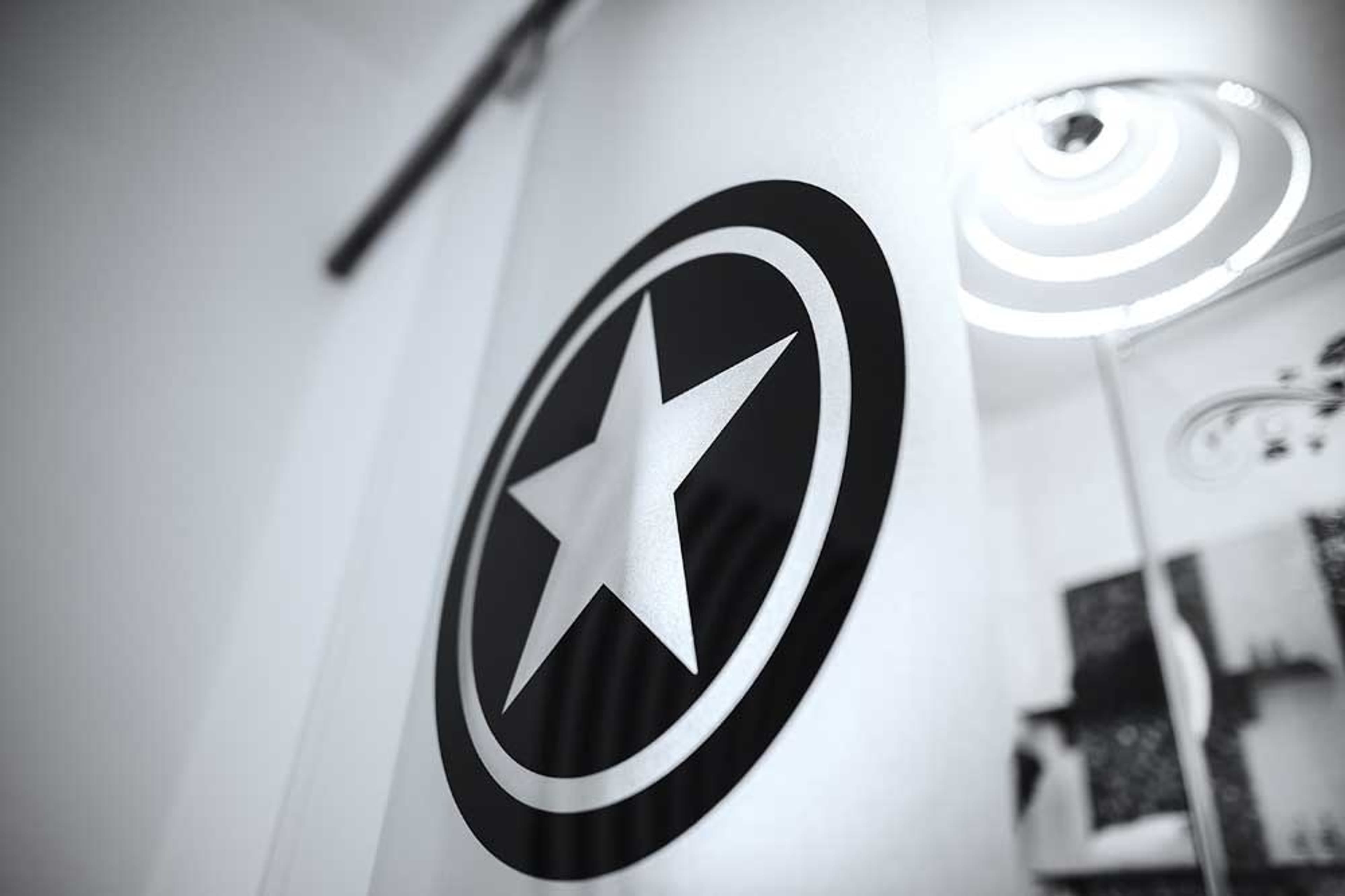 No.°4 | smart & tiny & sunny - b&w | no breakfast - 8